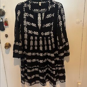 Black and White Printed Dress size M